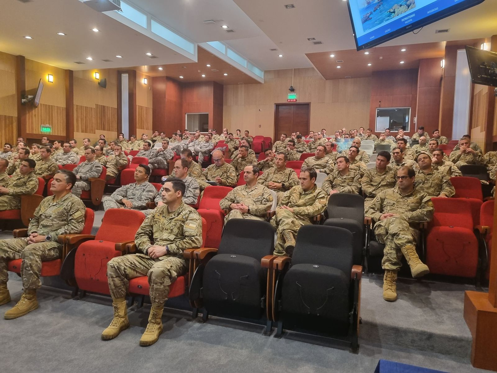 Lee más sobre el artículo CURSO CONJUNTO DE ESTADO MAYOR REALIZA ACTIVIDADES EN LA ARMADA DE CHILE