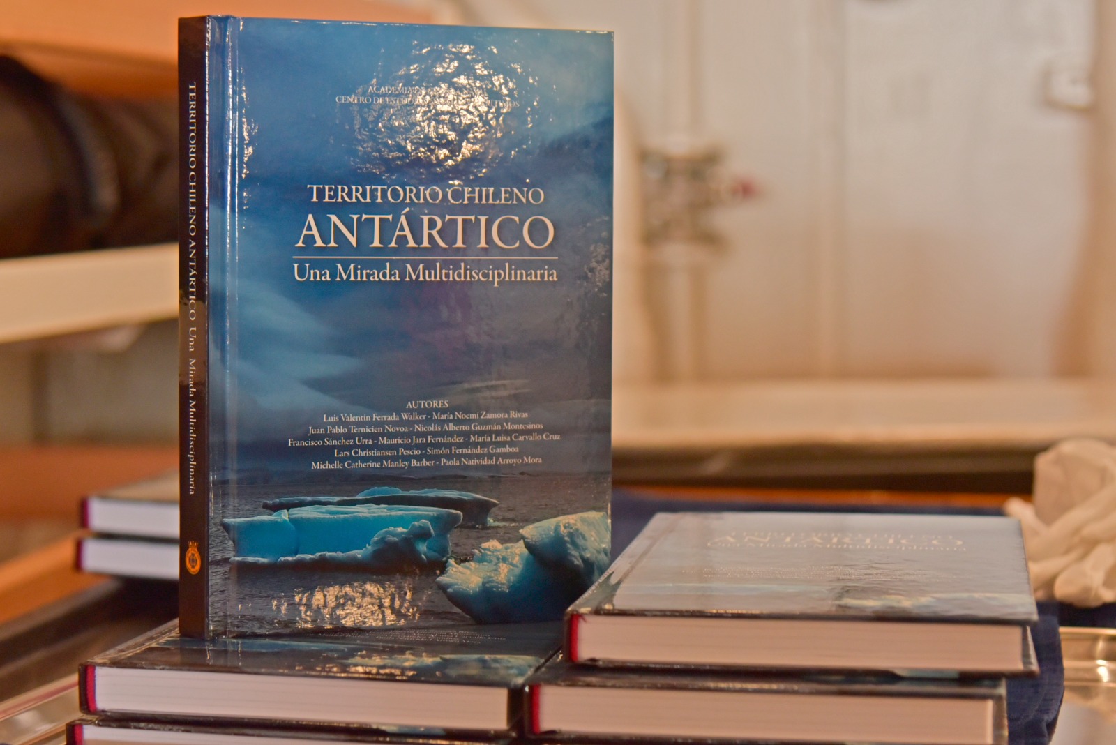 Lee más sobre el artículo Lanzamiento del libro «Territorio Chileno Antártico: Una Mirada Multidisciplinaria»